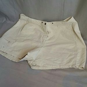 Wool Rich Shorts Beige Size 18